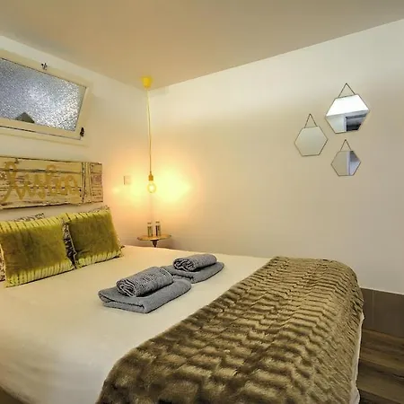 アパート With Terrace In Historic Grace Building With Free Mobile Wifi *