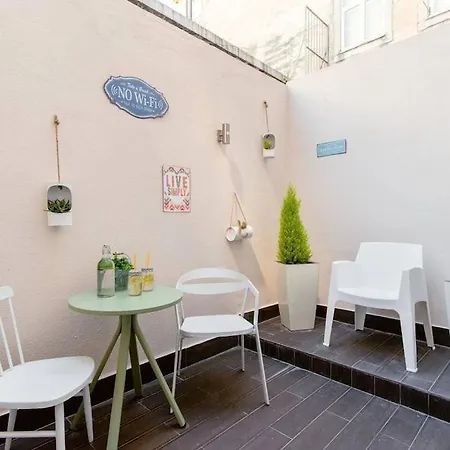 With Terrace In Historic Grace Building With Free Mobile Wifi リスボン